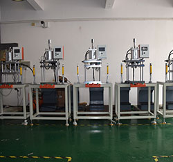 广东某挤压成型设备厂家使用我司的行程可调气缸增压压力机